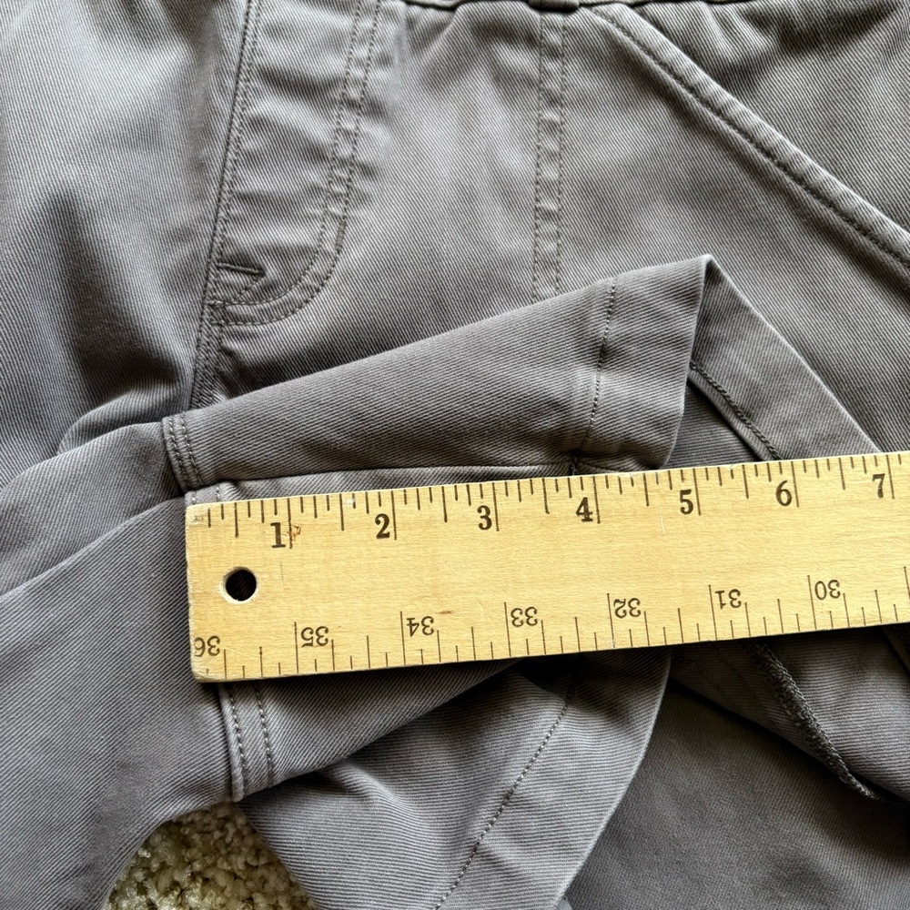 SPANX Women's Gray Cargo Shorts - Picture 7 of 7